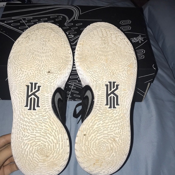 Nike Kyrie Low 2 - Picture 3 of 8